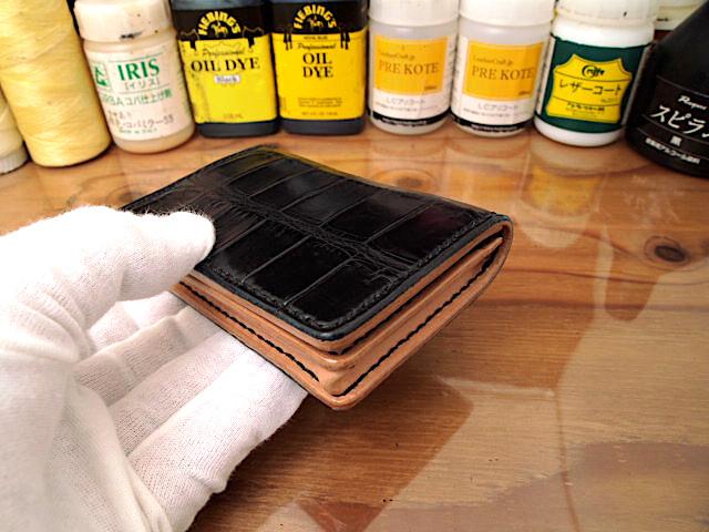 【オーダー】クロコダイル×サドルで作る手縫いの厚型名刺入れ | 2枚目