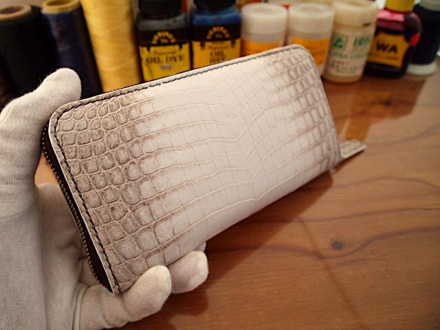 【受注製作】ヒマラヤクロコダイルと内装キャメルで作るラウンドファスナー長財布 | 2枚目