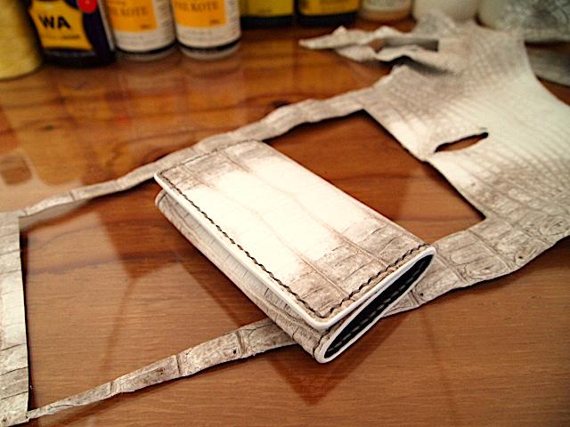 【受注製作】ヒマラヤクロコダイルの手縫いで作る手縫いのキーケース