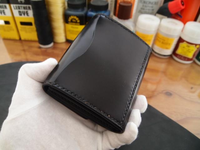 【受注製作】手縫いで作るコードバンのボタン式ミドル財布 | 4枚目